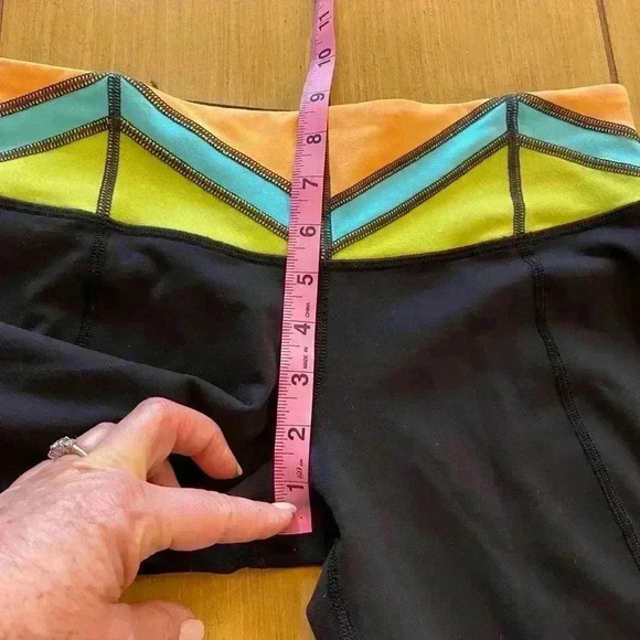 Lululemon Crop Leggings size 6 - Picture 4 of 10